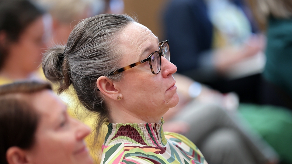 Frau mit Brille